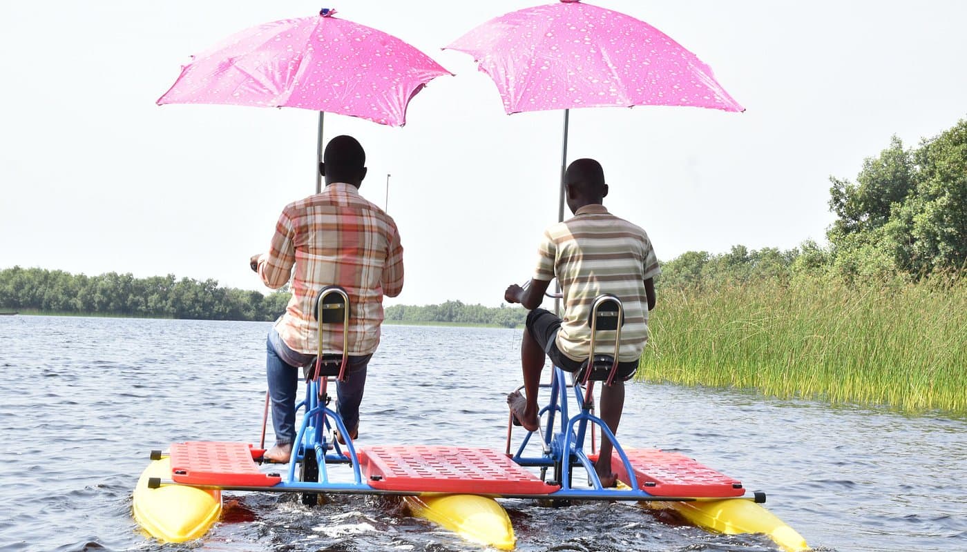 Balade en vélo aquatique sur le lac, Bénin